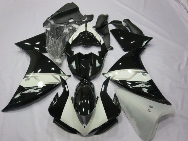 2013-2014 Black Silver White Yamaha R1 Motorcycle Fairings 2013-2014 Black Silver White Yamaha R1 Motorcycle Fairings